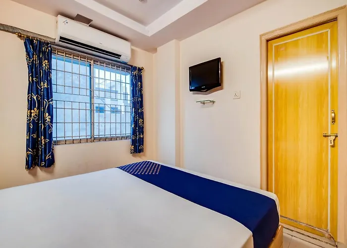 Spot On 73863 Rajeswari Lodge