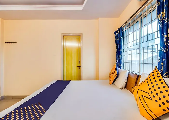 Spot On 73863 Rajeswari Lodge
